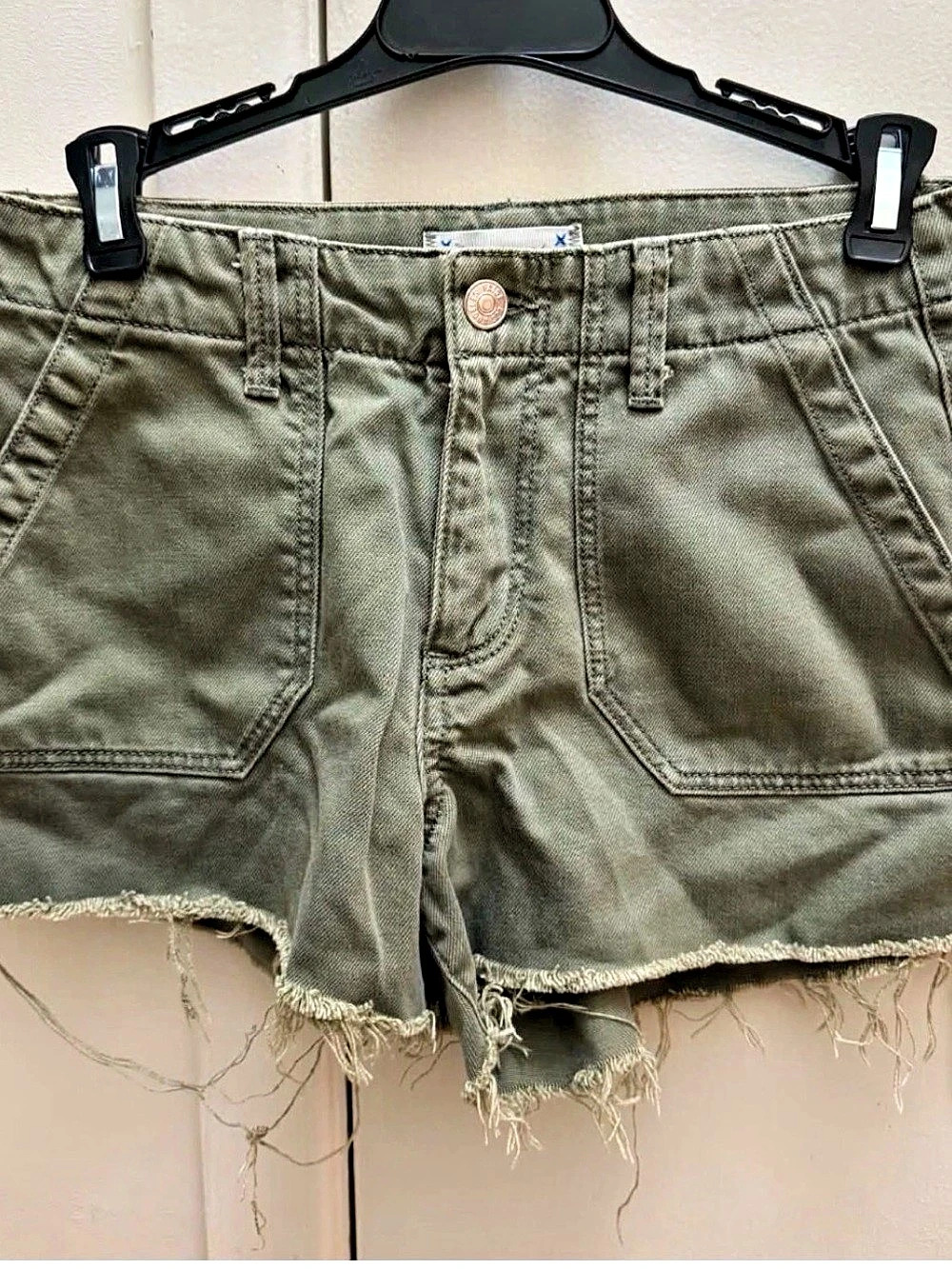 Paige Cargo Shorts in Green Waist 25